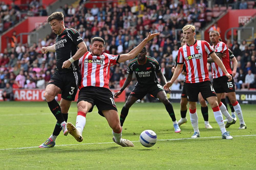 拜仁快速传球移动致对手防线瓦解